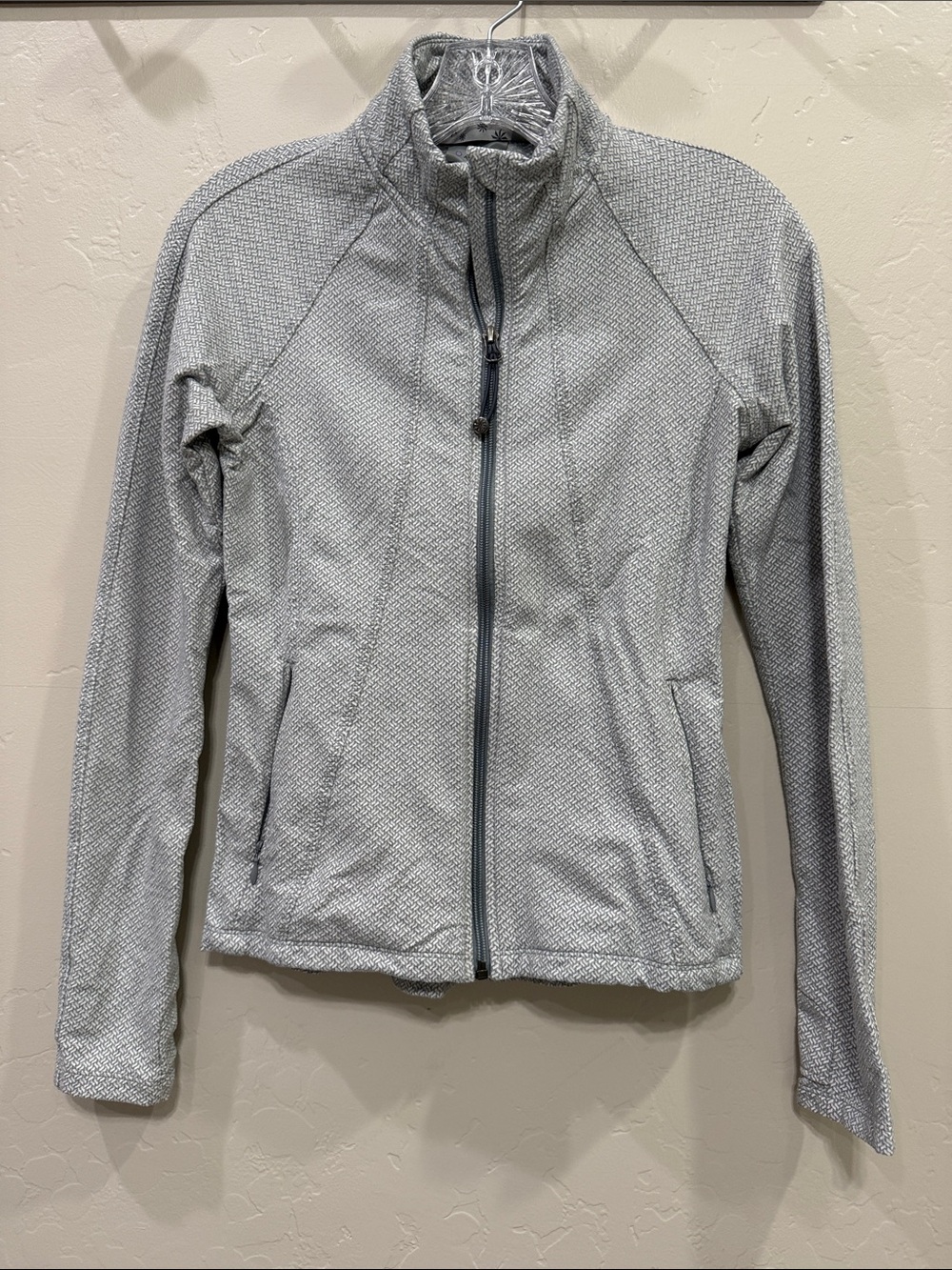 Athleta Criss-Cross Hope Light Gray Women's Zip-Front Active Jacket